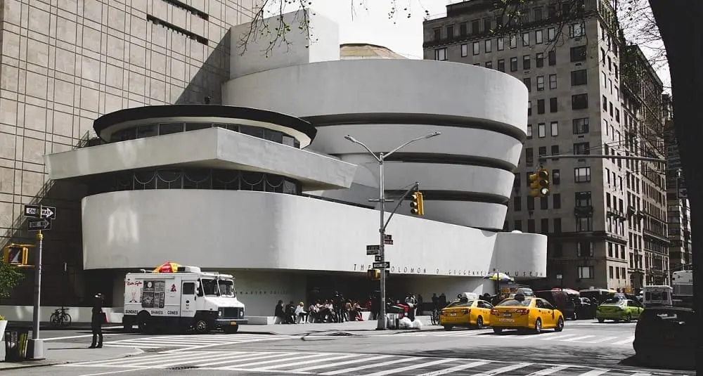 Qui est l'architecte du Musée Guggenheim de New York ?
